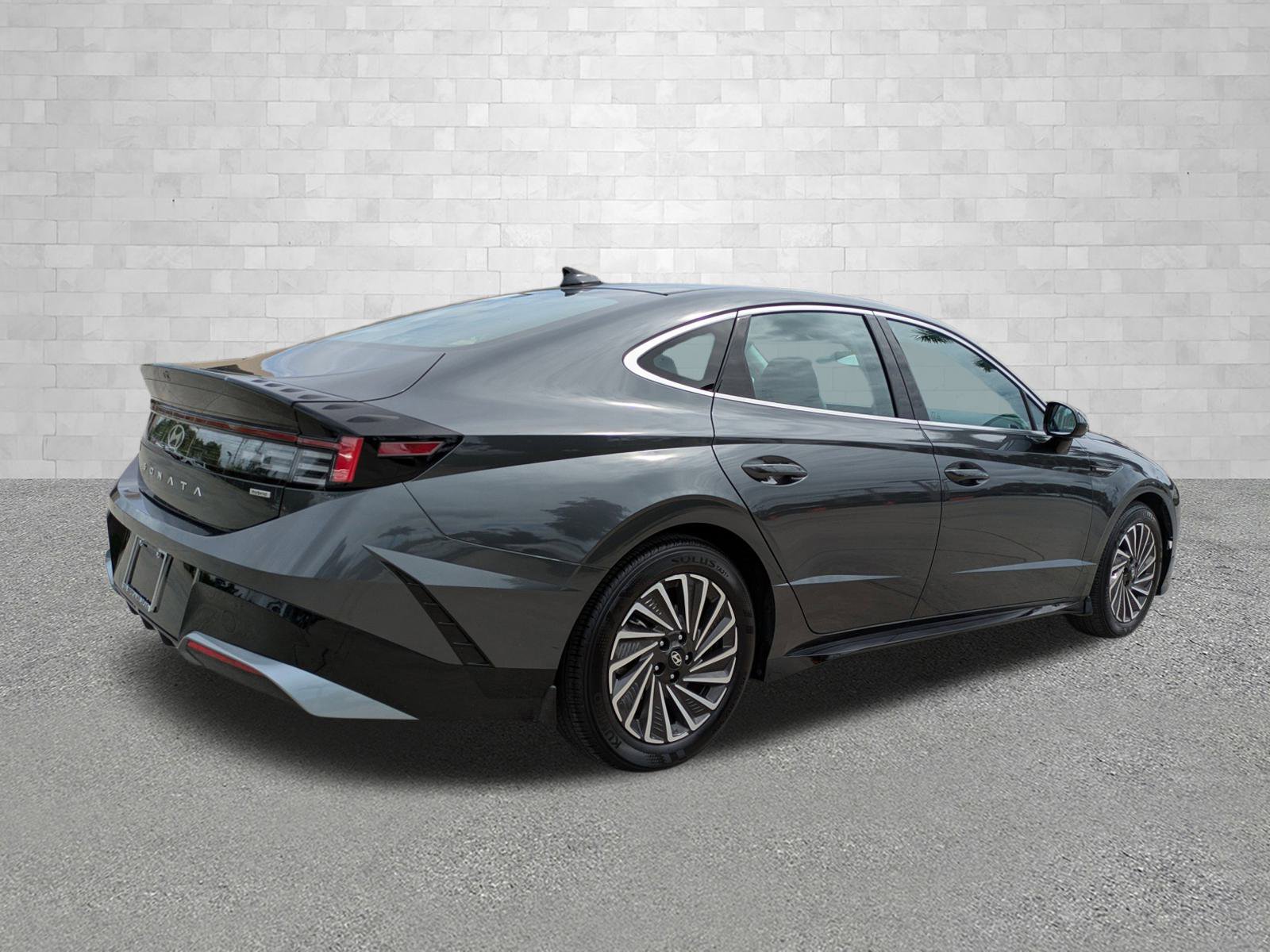 2024 Hyundai Sonata Hybrid SEL photo 2