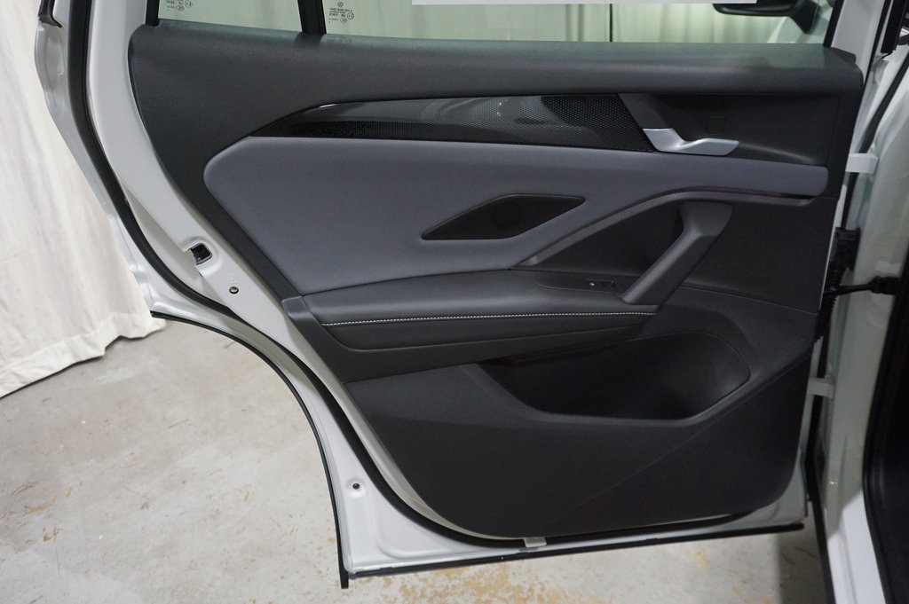 2025 Volkswagen Tiguan SE R-Line Black photo 23