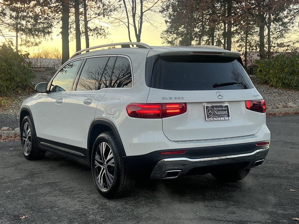 2025 Mercedes Benz GLB 250 4MATIC photo 4