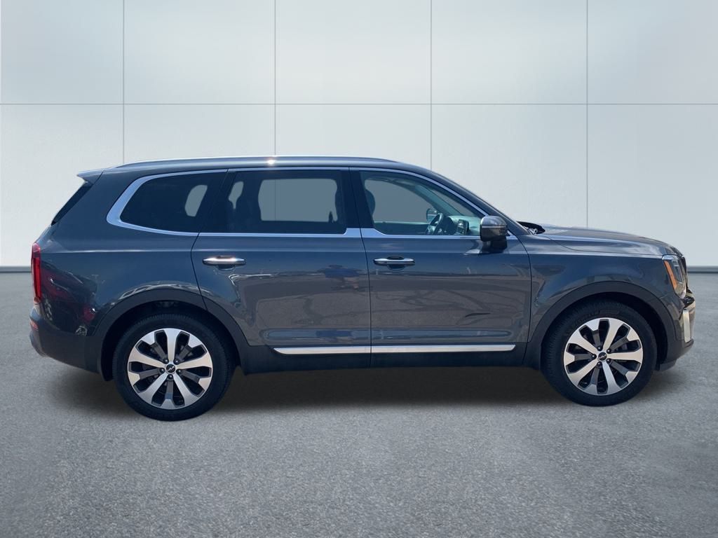 2022 Kia Telluride S photo 2