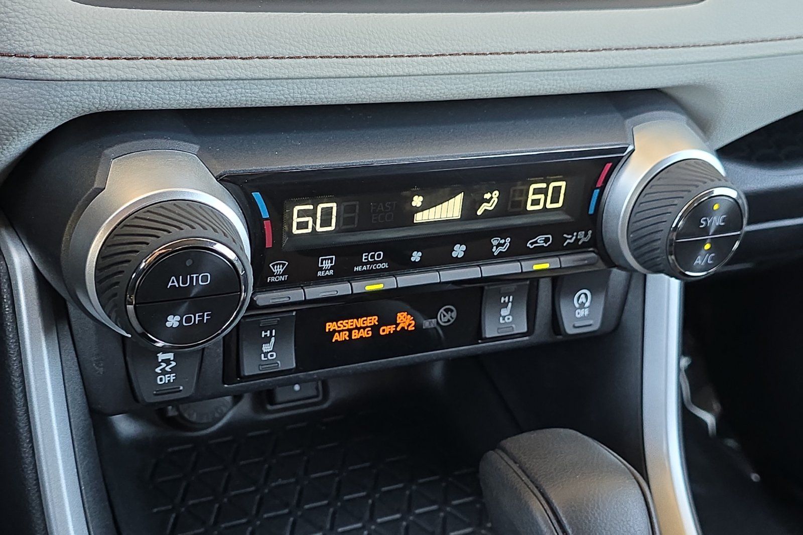 2021 Toyota RAV4 XLE photo 20