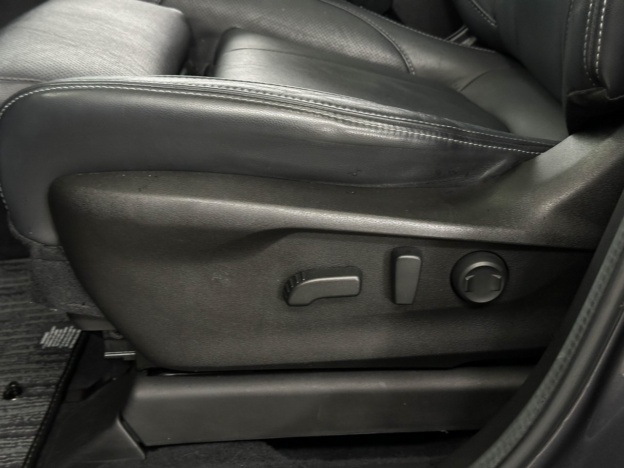 2022 Subaru Ascent Limited photo 3