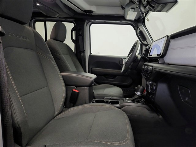 2024 Jeep Wrangler Sahara photo 29