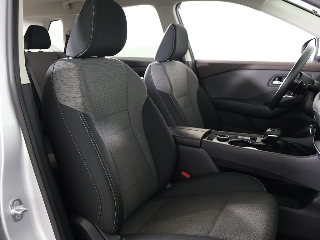 2022 Nissan Rogue SV photo 25
