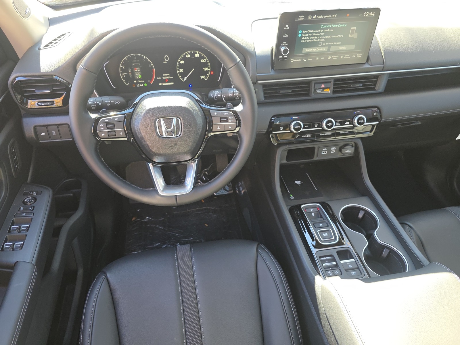 2025 Honda Pilot Touring photo 2