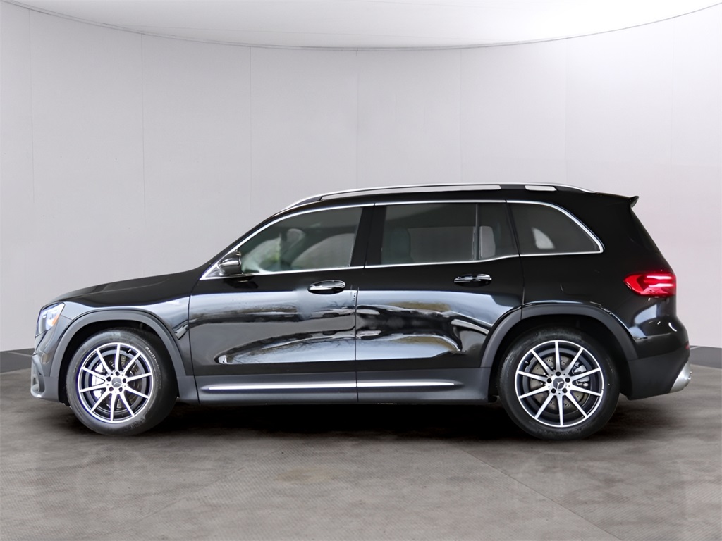2025 Mercedes Benz GLB 35 AMG 4MATIC photo 4