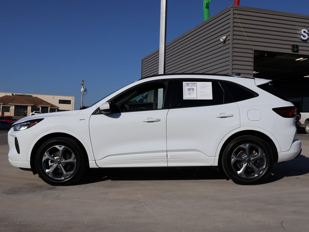 2023 Ford Escape ST-Line Select photo 2