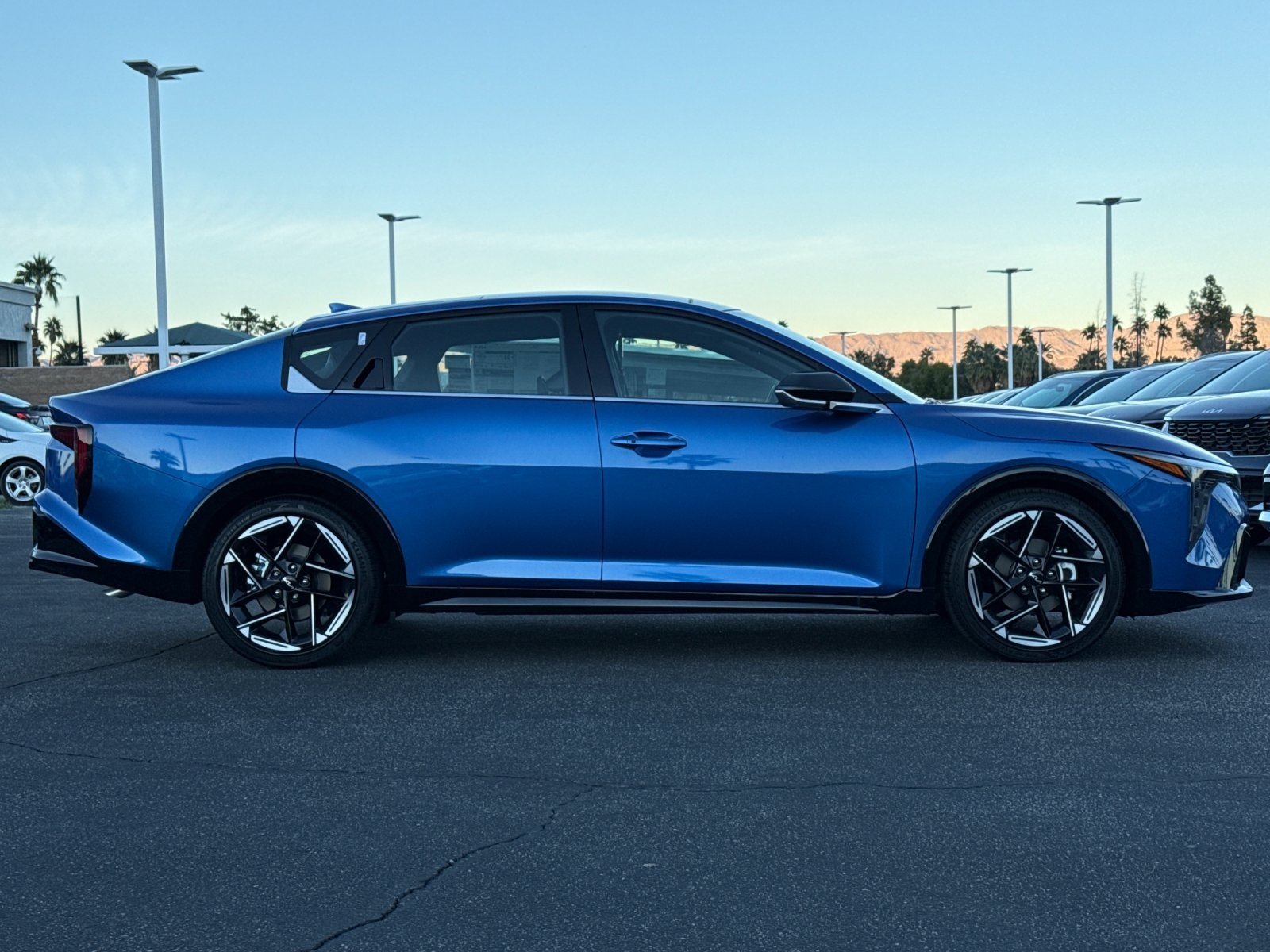 2025 Kia K4 GT-Line photo 2