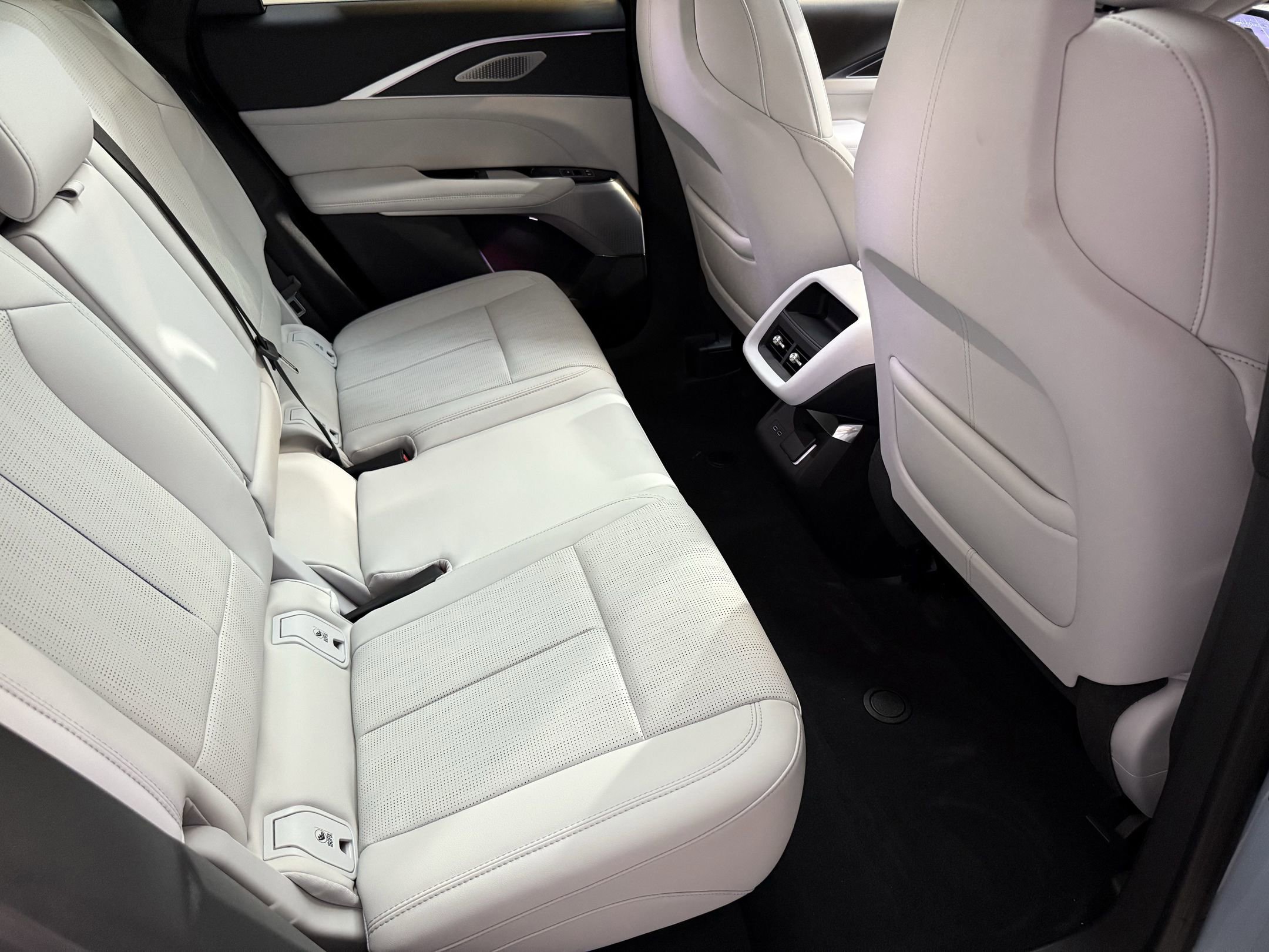 2025 Cadillac Lyriq Sport photo 43
