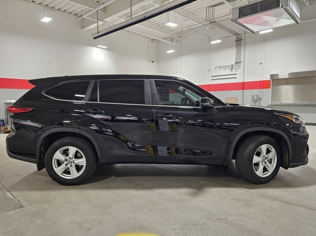 2023 Toyota Highlander L photo 10