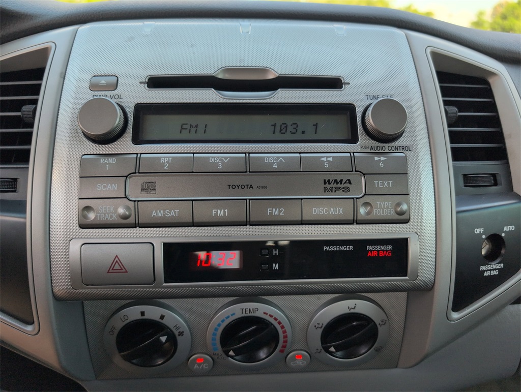 2010 Toyota Tacoma PreRunner photo 17