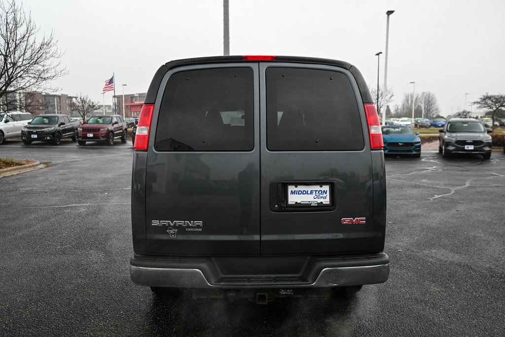 2016 Gmc Savana LT photo 2