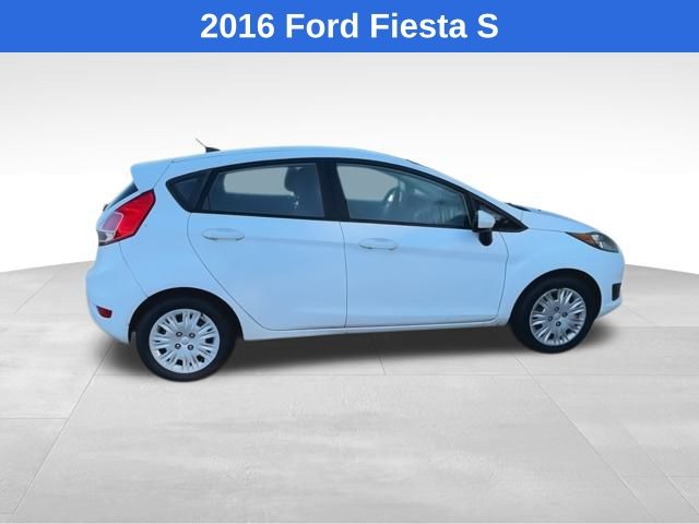 2016 Ford Fiesta S photo 9