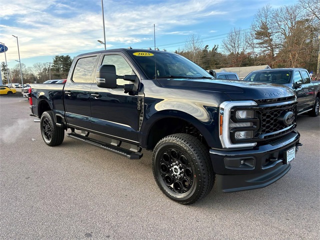 2025 Ford F-350 Super Duty Lariat's photo