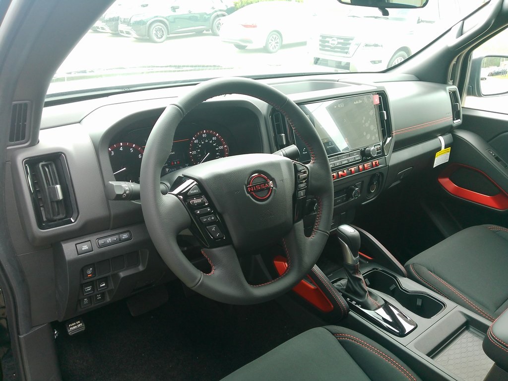2025 Nissan Frontier Crew Cab PRO-4X photo 10