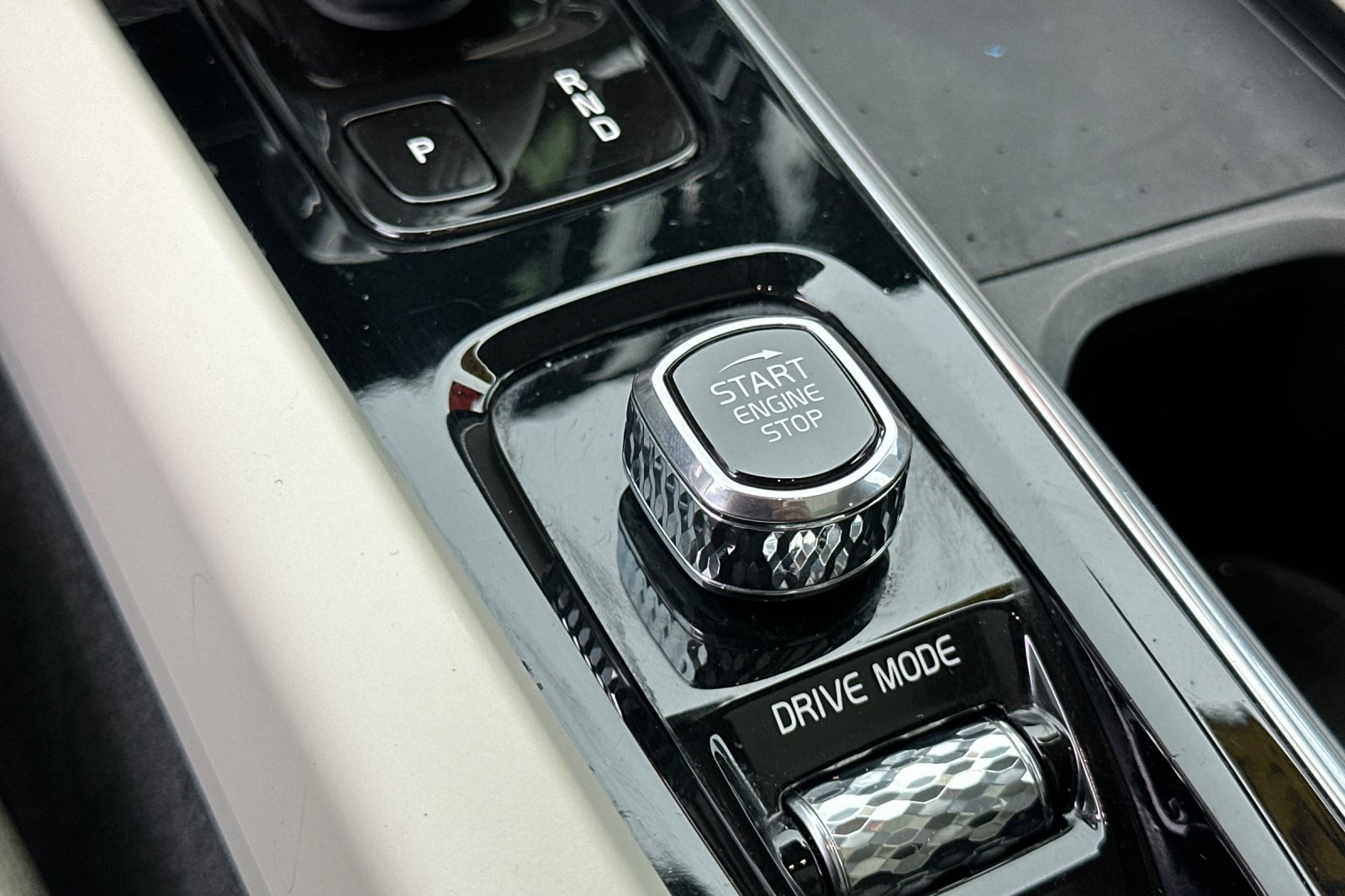 2021 Volvo XC60 Recharge Hybrid T8 Inscription Expression photo 23