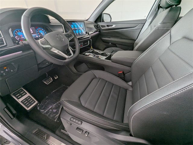 2025 Volkswagen Atlas Cross Sport SEL R-Line photo 6