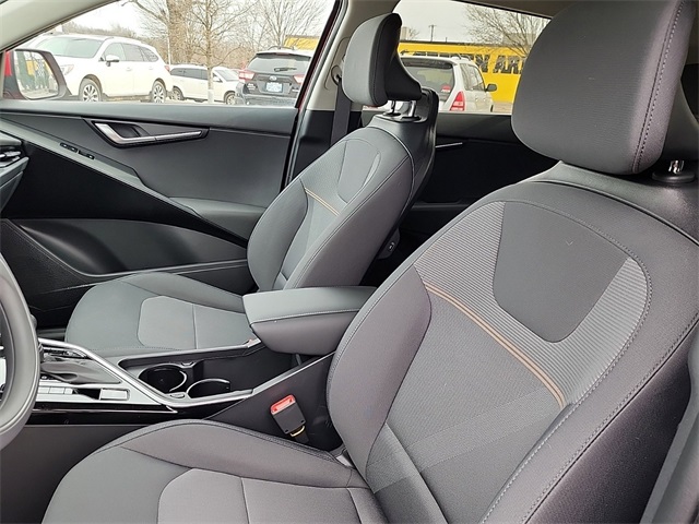 2025 Kia Niro LX photo 13