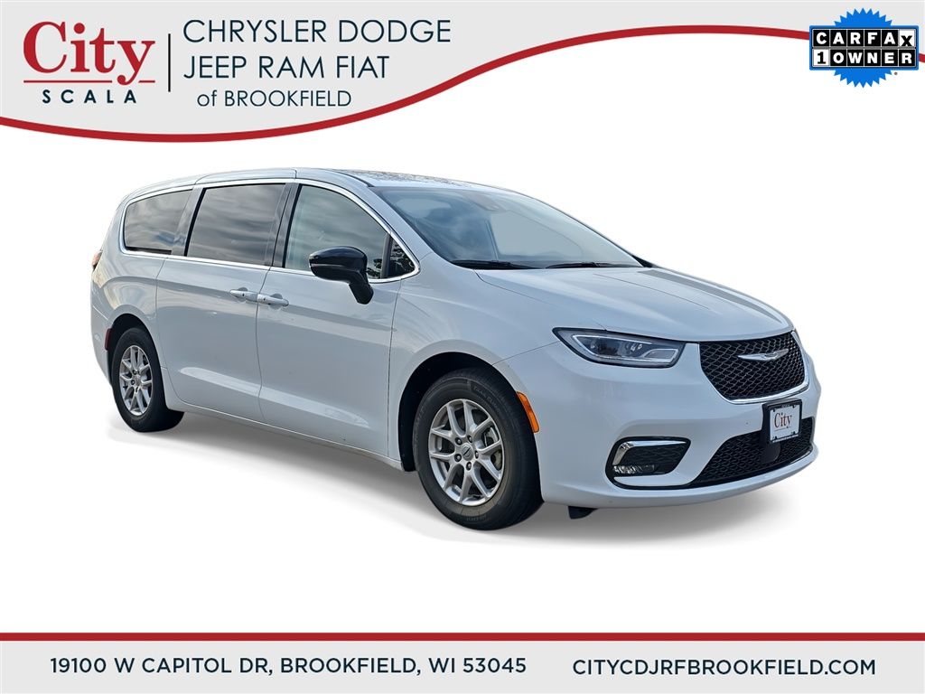 2024 Chrysler Pacifica Touring L's photo