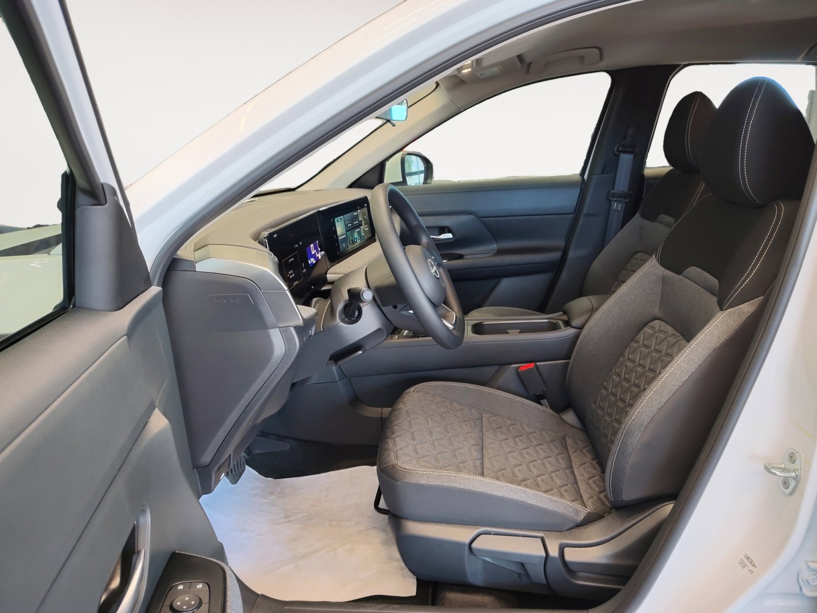 2026 Nissan Kicks SV photo 15