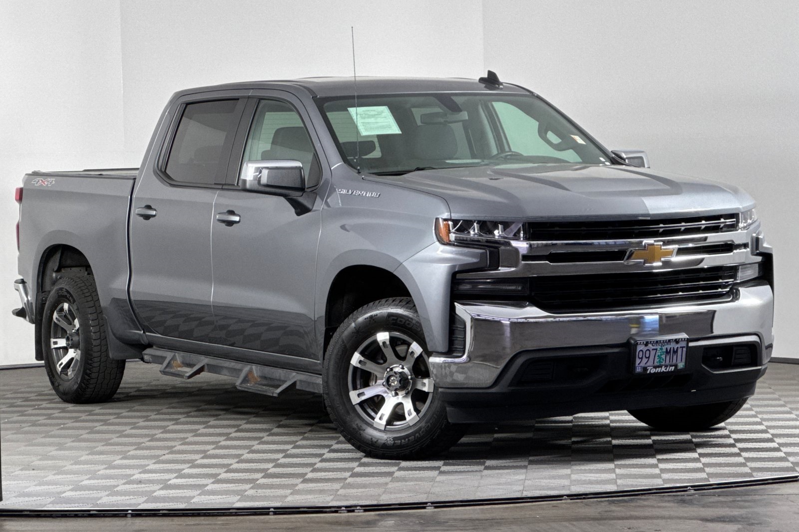 2020 Chevrolet Silverado 1500 LT photo 2