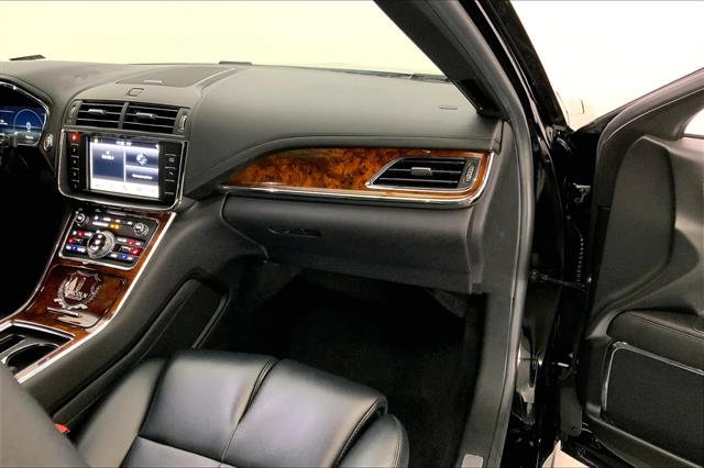 2017 Lincoln Continental Premiere photo 23