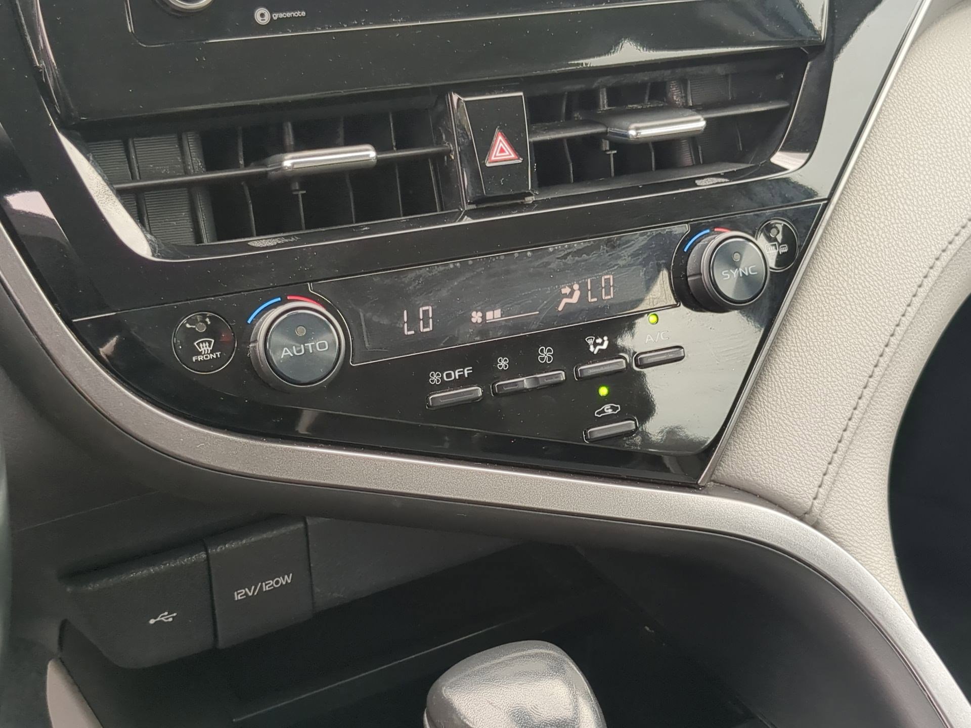 2023 Toyota Camry SE photo 18
