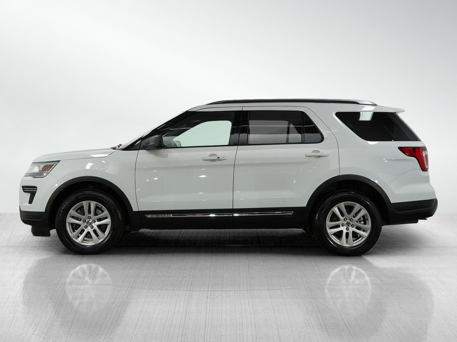 Used 2019 Ford Explorer XLT with VIN 1FM5K8D8XKGA77818 for sale in Burnsville, Minnesota