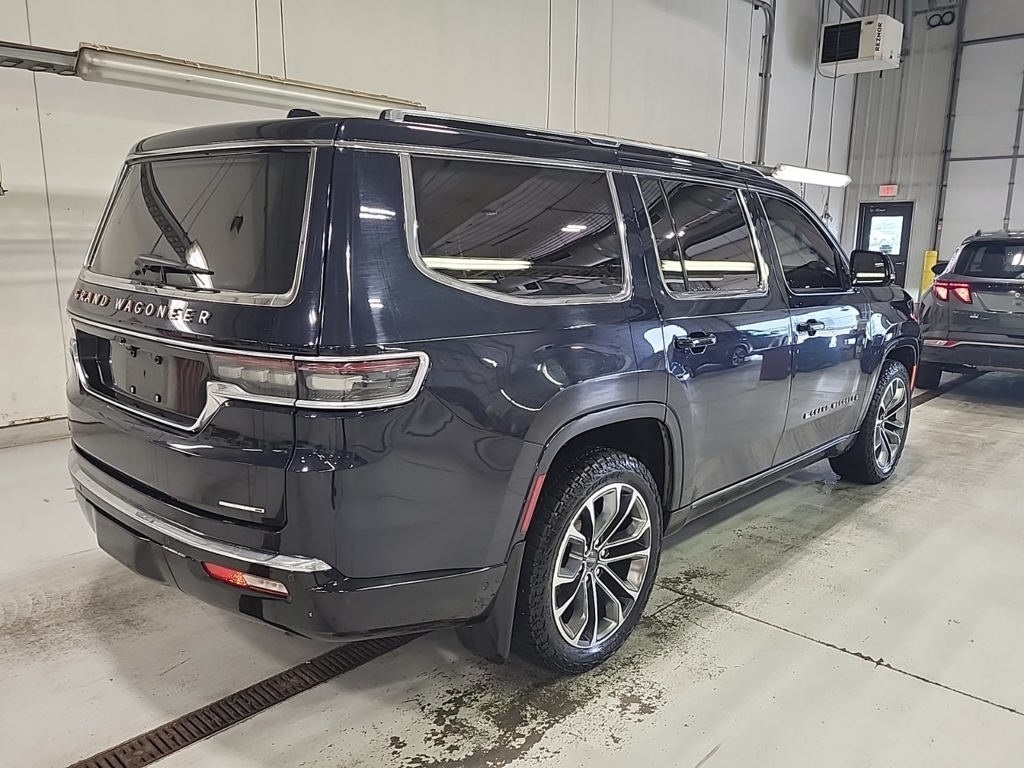 2023 Jeep Grand Wagoneer III photo 3