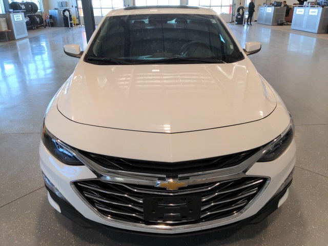 2024 Chevrolet Malibu 1LT photo 2