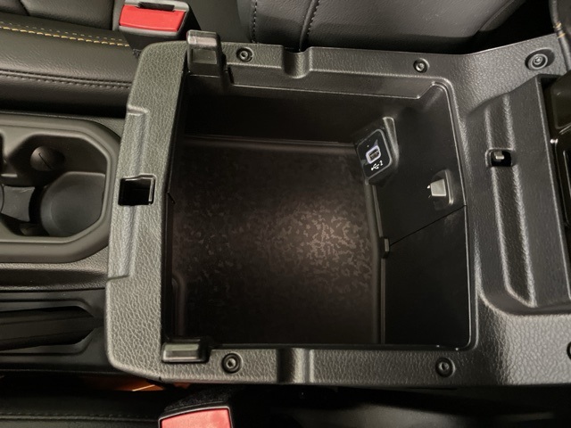2025 Jeep Wrangler Sahara photo 32