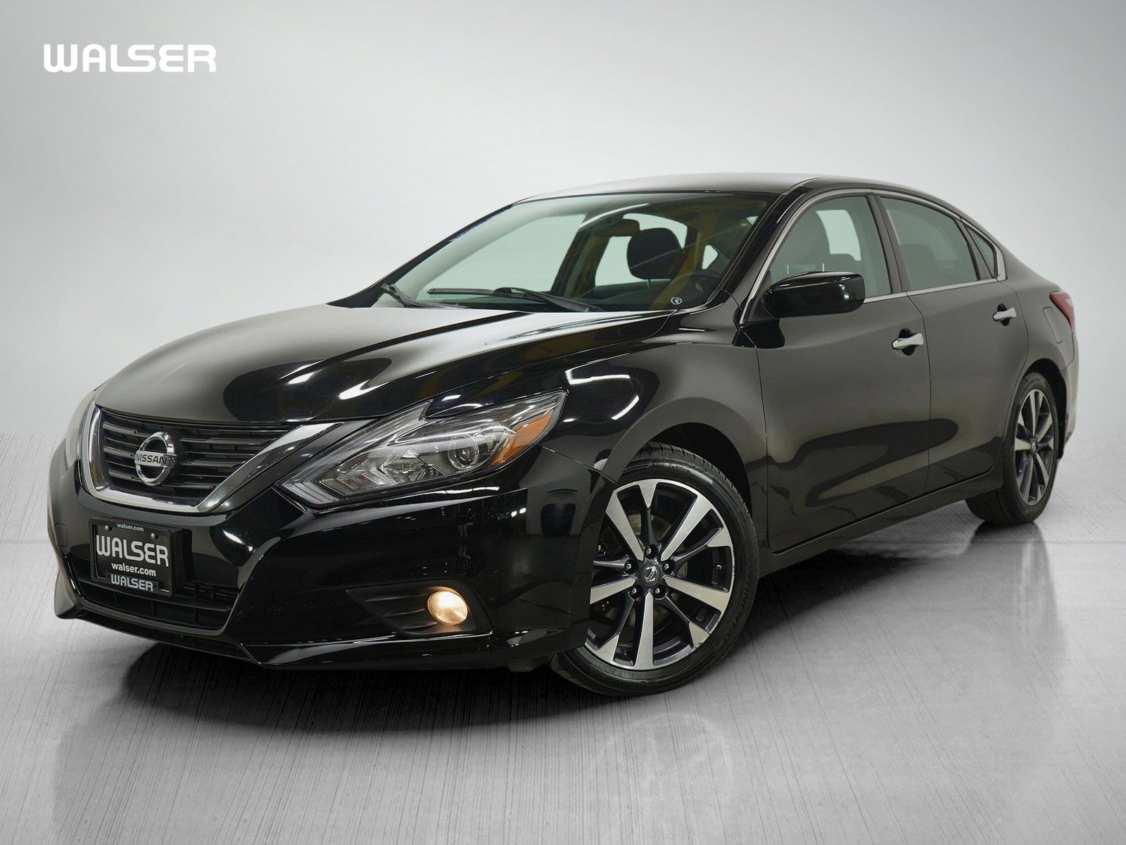 2016 Nissan Altima SR's photo
