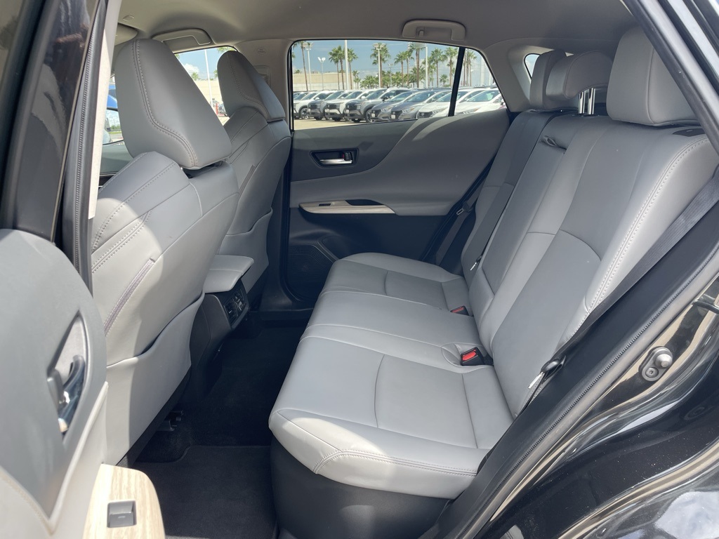 2023 Toyota Venza LE photo 17