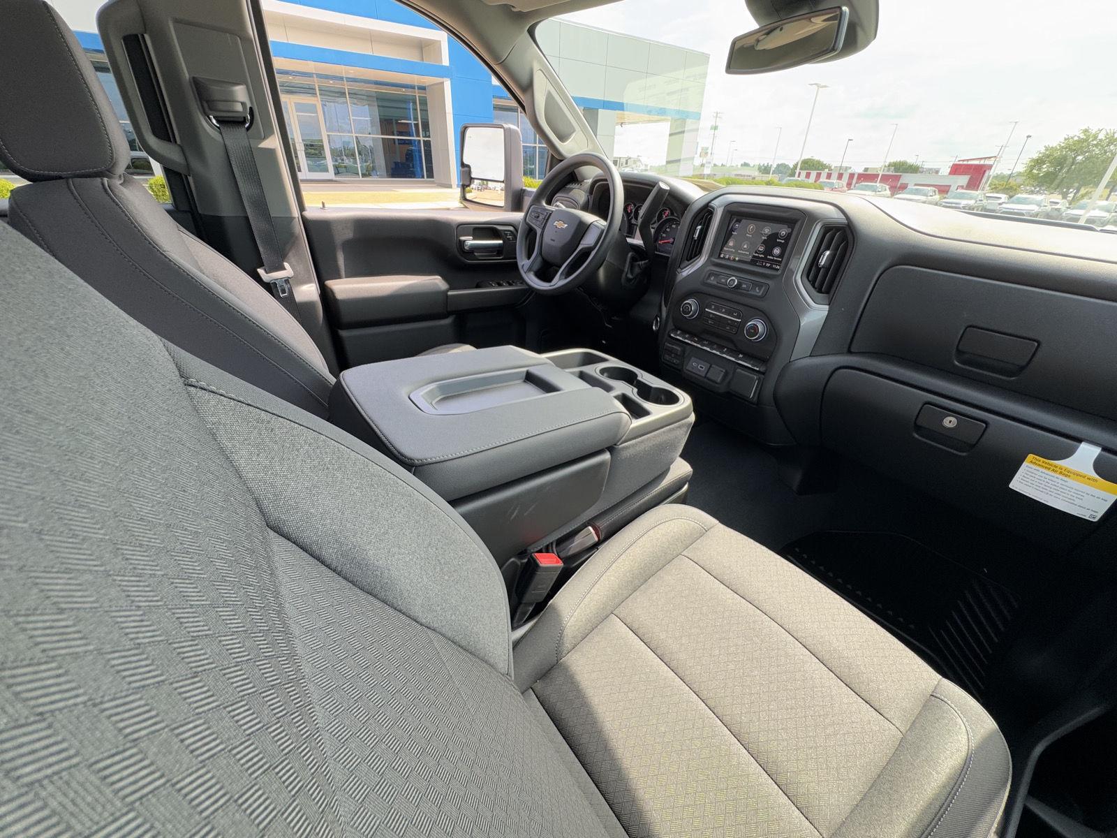 2025 Chevrolet Silverado 2500HD Custom photo 38