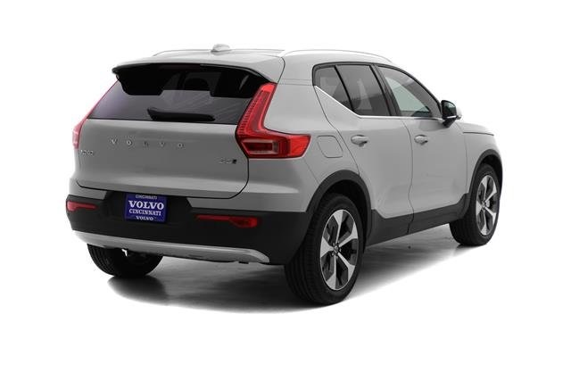 2025 Volvo XC40 Core photo 4