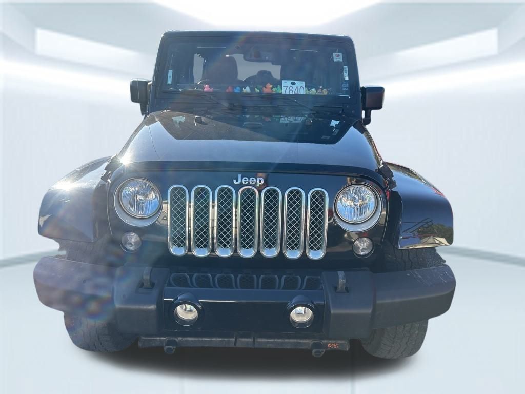 2016 Jeep Wrangler Unlimited Sahara photo 2