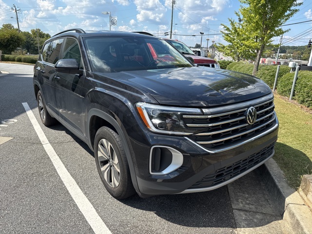 2024 Volkswagen Atlas SE photo 2