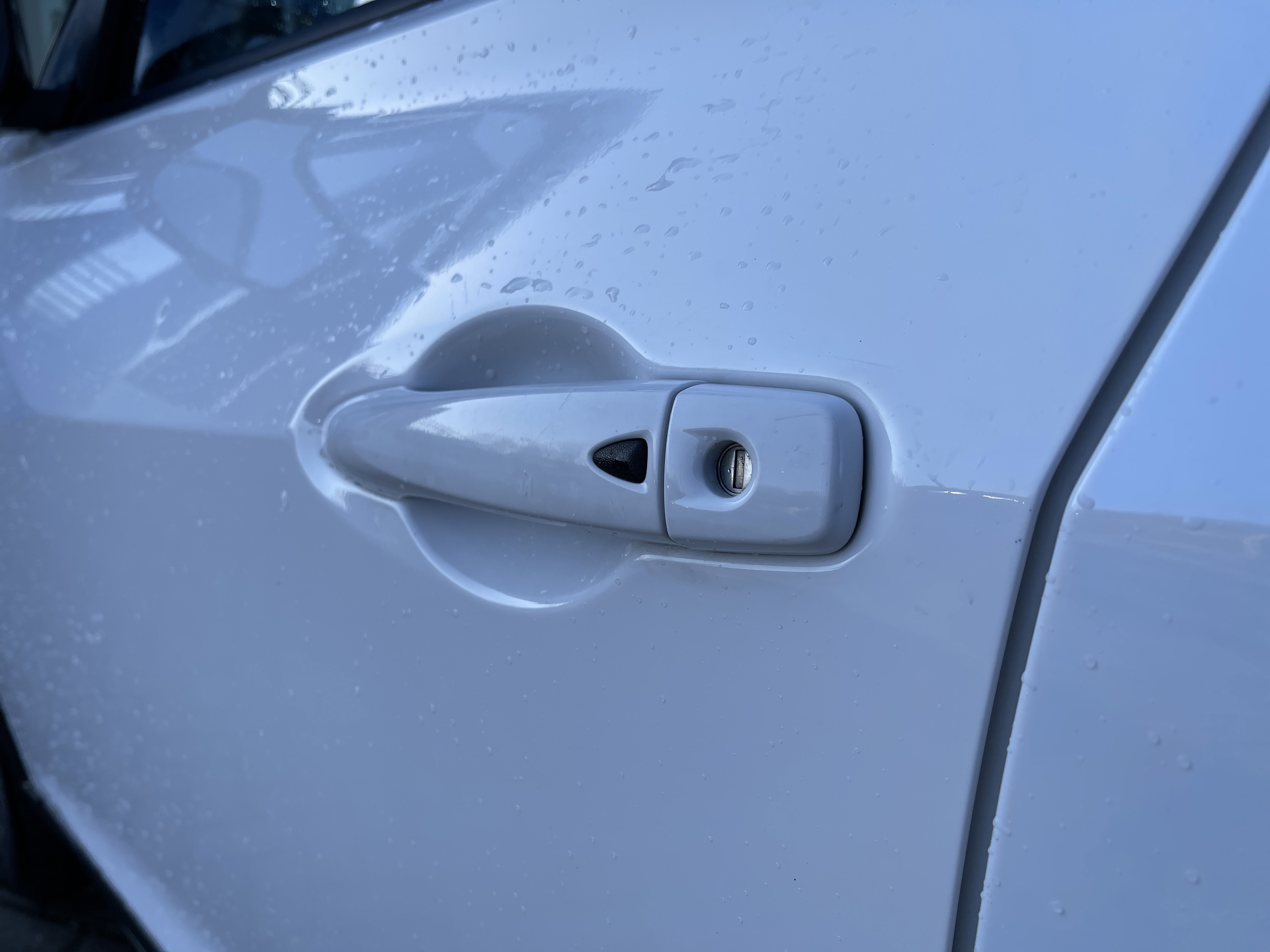 2024 Nissan Kicks SR photo 2