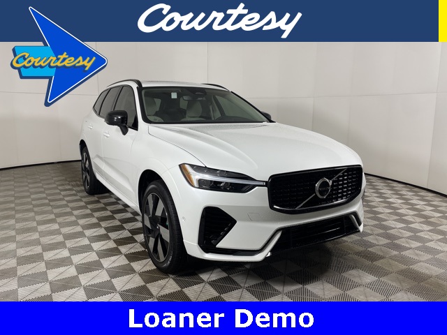 2025 Volvo XC60 Plus's photo