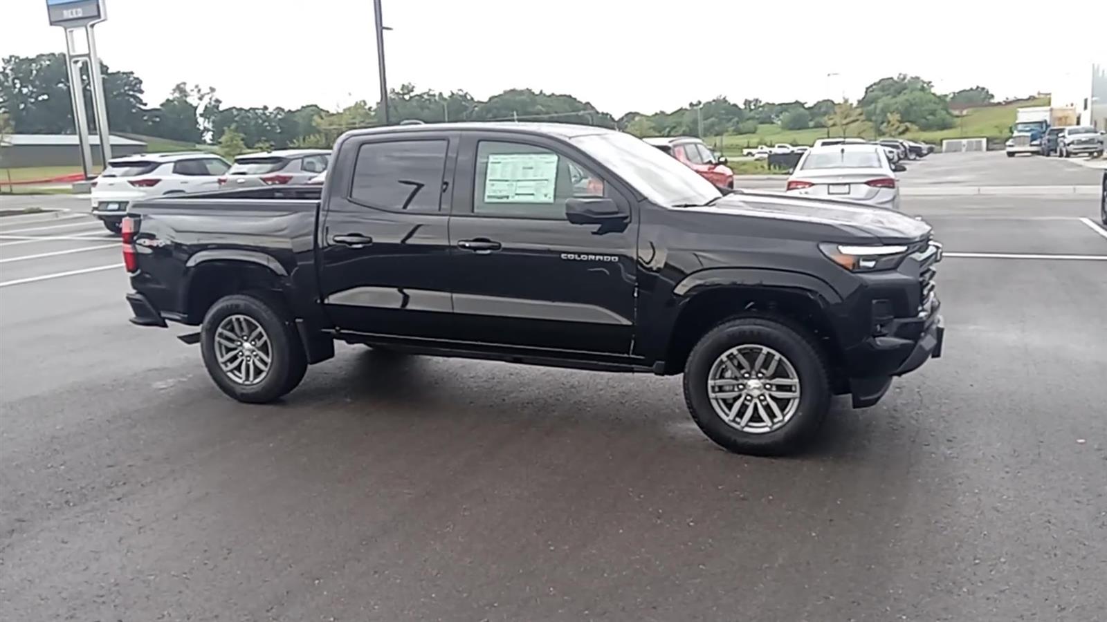 2025 Chevrolet Colorado Work Truck LT photo 3