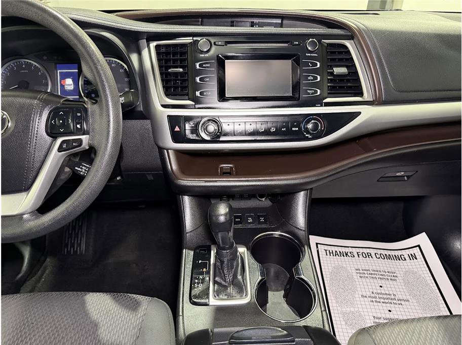 2018 Toyota Highlander LE Sport photo 19