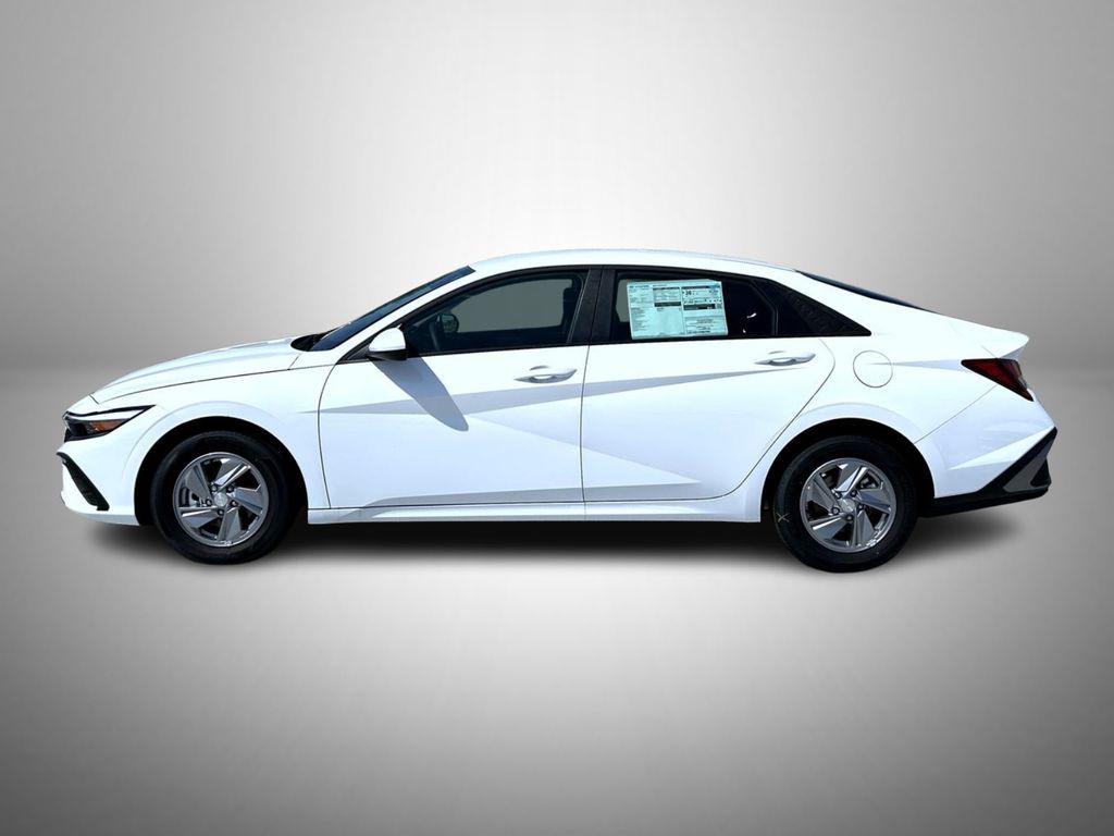 2025 Hyundai Elantra SE photo 8