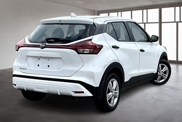2024 Nissan Kicks S photo 2