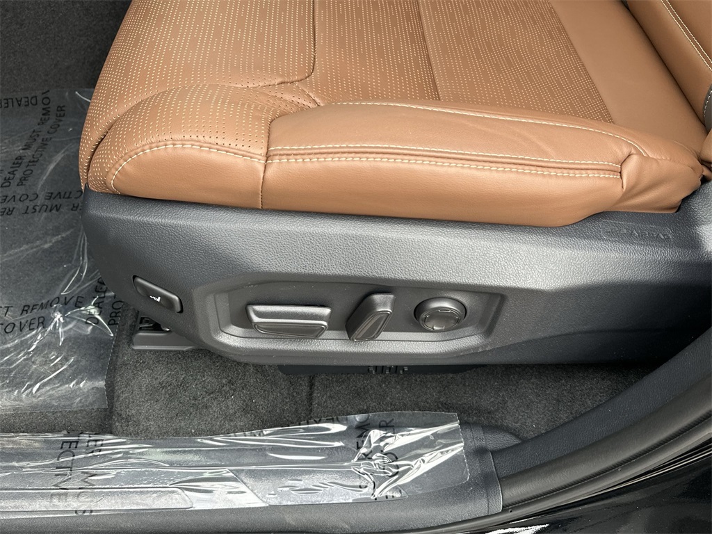 2025 Toyota Tundra 1794 Edition CrewMax photo 12