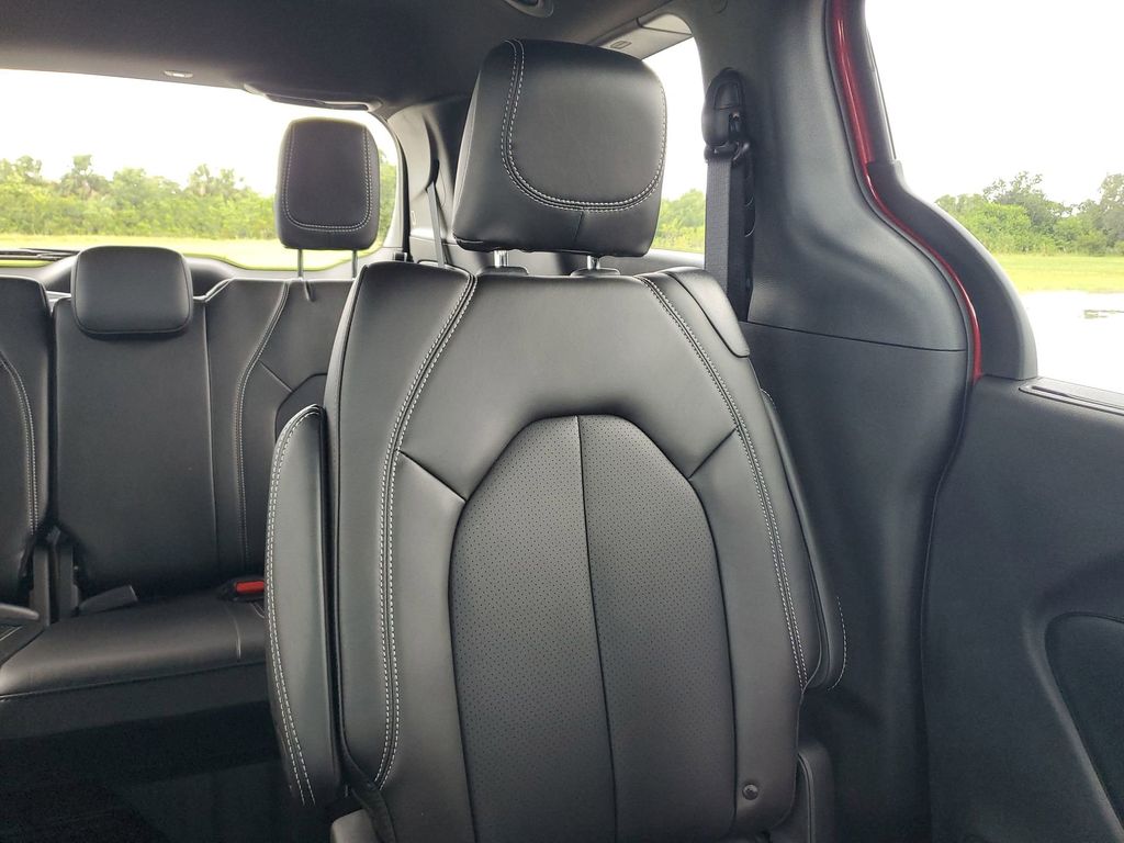 2026 Chrysler Voyager LX photo 13