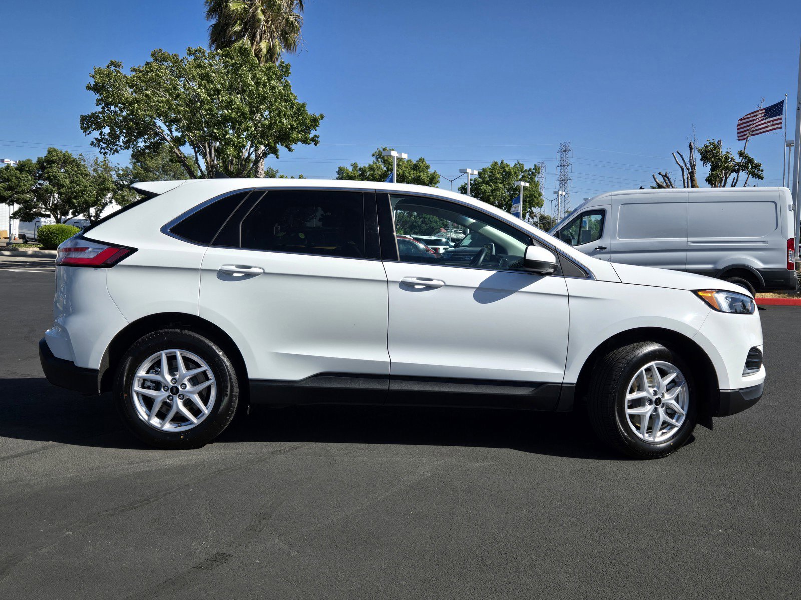 2024 Ford Edge SEL photo 4