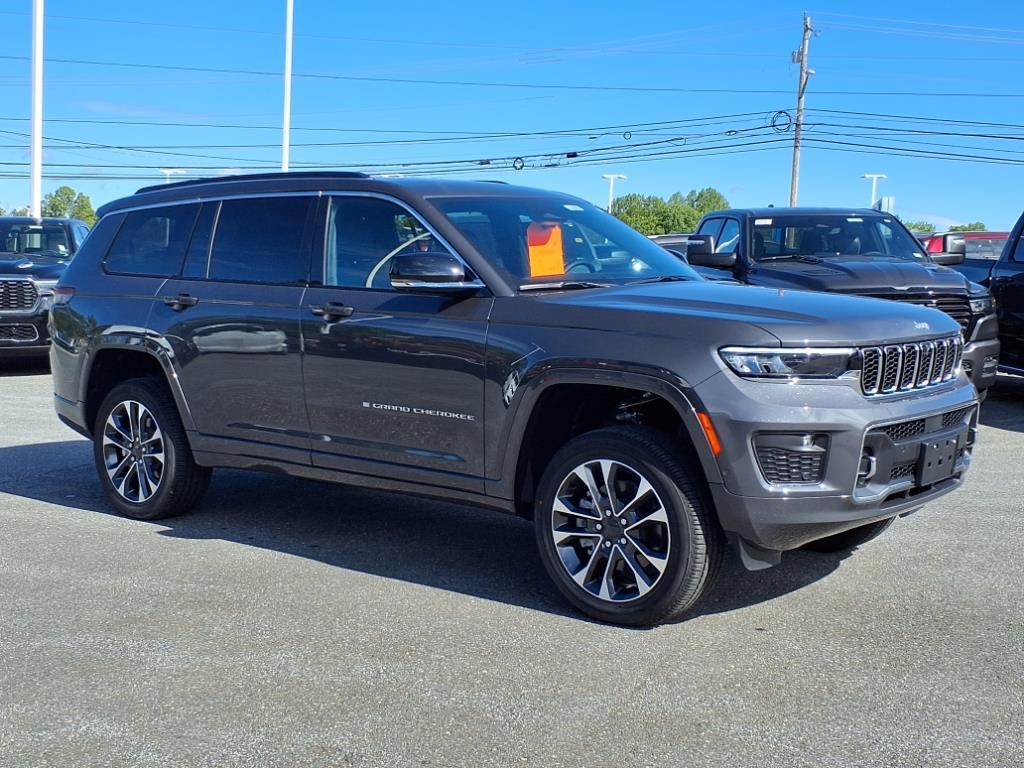 2025 Jeep Grand Cherokee Overland photo 2