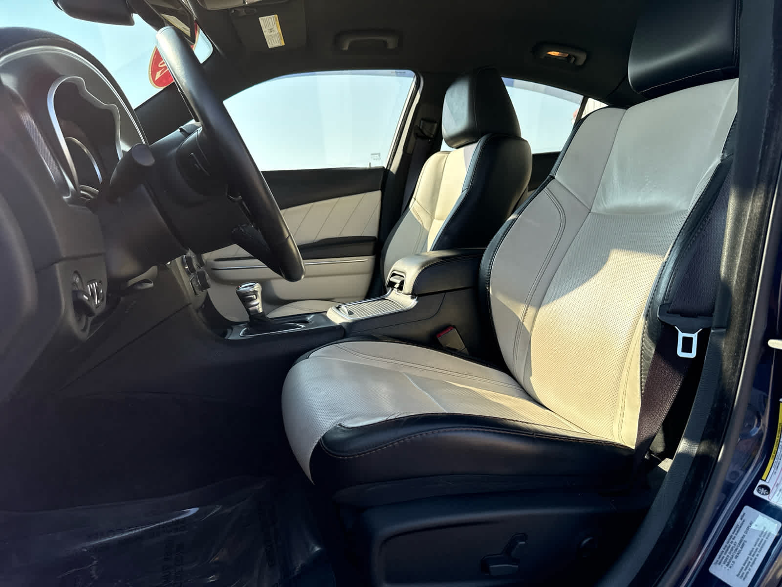 2016 Dodge Charger SXT photo 18