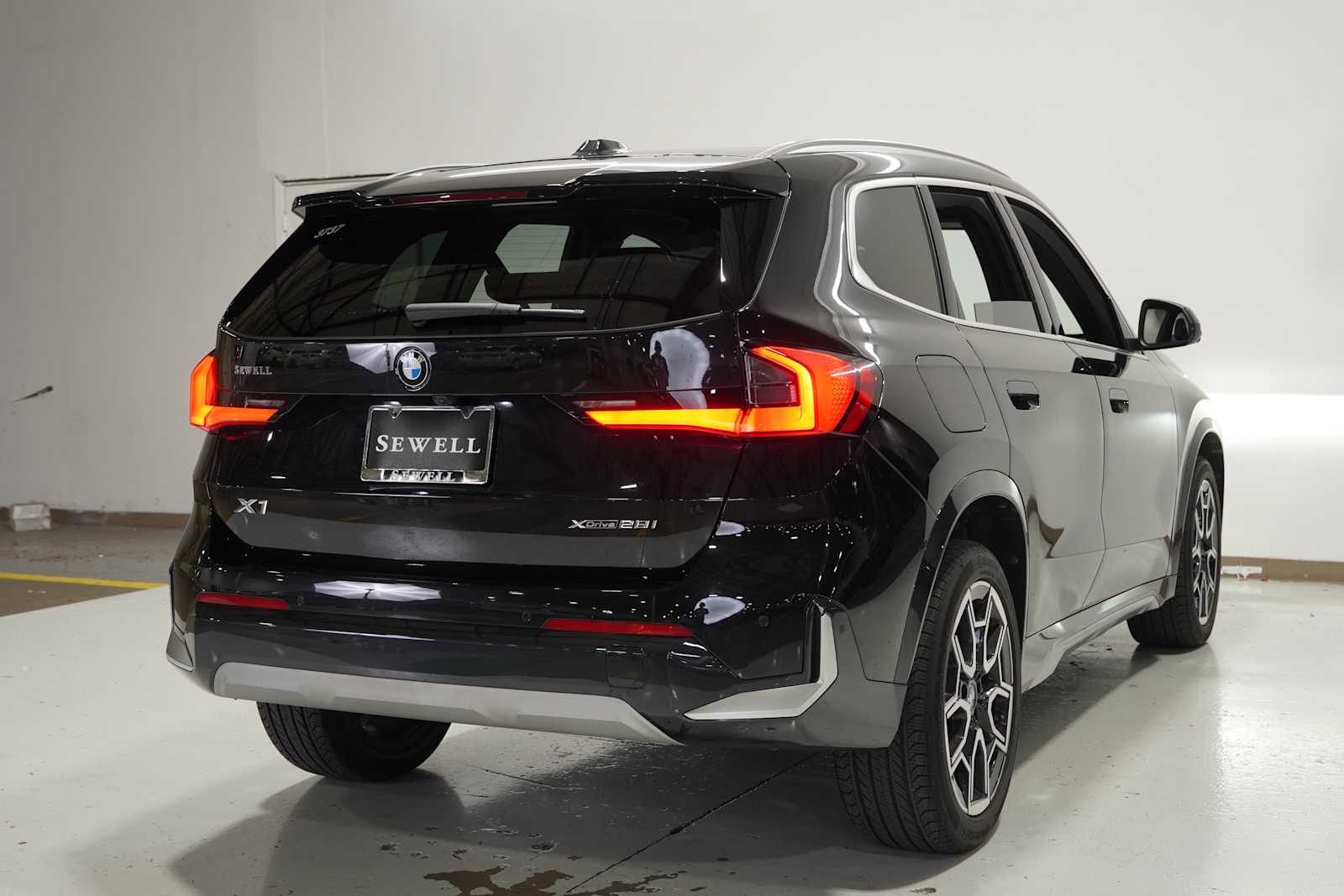 2025 Bmw X1 XDrive28i photo 2
