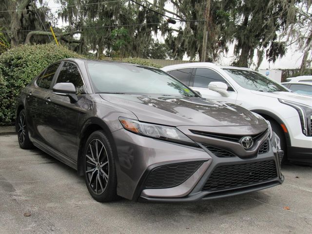 2023 Toyota Camry SE's photo